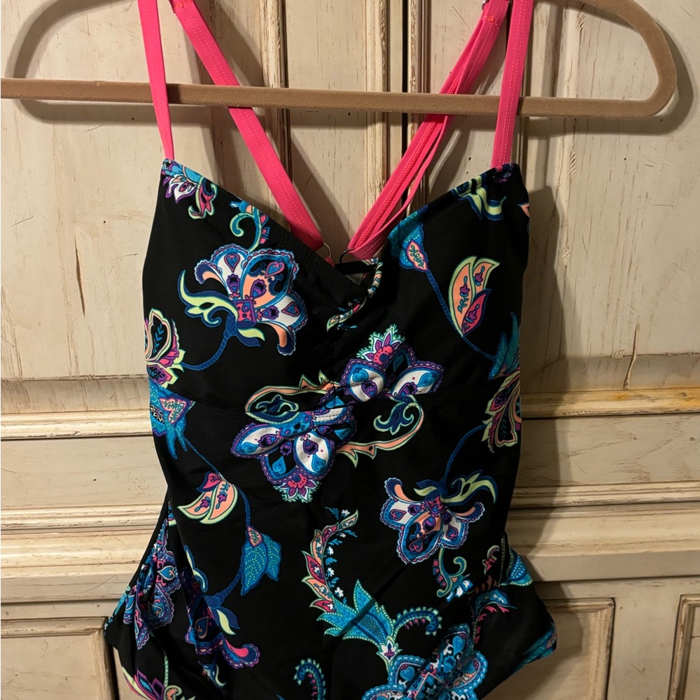 Women’s Tankini Sports Top. Size M. EUC.